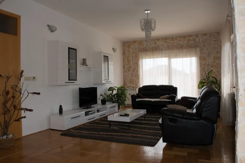 Apartment Adriana location